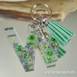 GR003: Homemade Resin SleutelHanger met letter 'W'