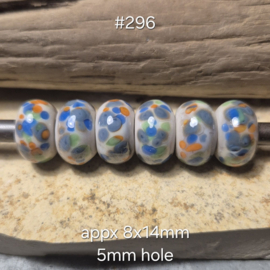 IKBL0066: Set GrootGatKralen Frit Taupe/Blauw/Oranje, ca 8x14mm (5mm gat)