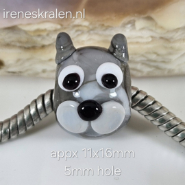 IKZW0006: GrootGatKraal KattenKop Grijs, ca 11x16mm (5mm gat)