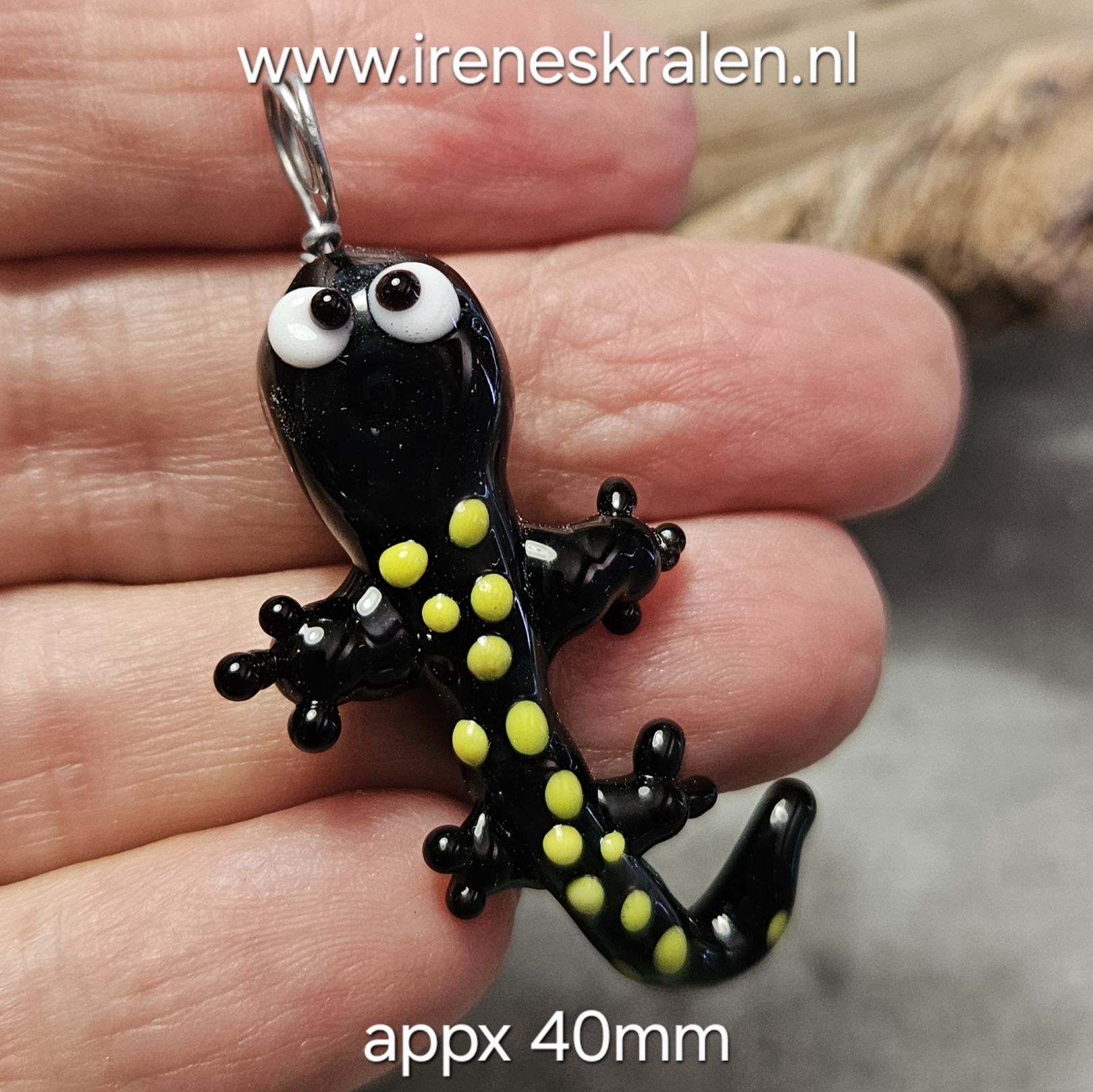 ZW0014: Hanger Salamander, zelfgemaakt glas, ca 40mm