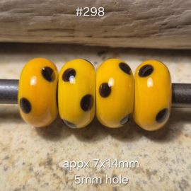 IKGE013: Set GrootGatKralen Geel/Zwart, ca 7x14mm (5mm gat)