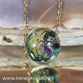 TU0006: Goudkleurige ketting met homemade glaskraal, lampwork
