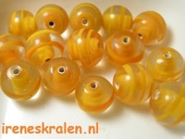 GE30: Transparante kraal met swirl lichtoranje, 13mm #India Lampwork#