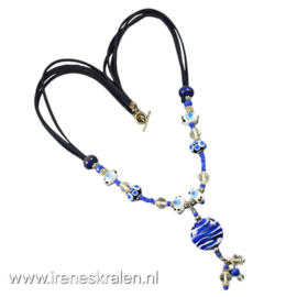 BL0014: Halflange Ketting Blauw & Wit, zelfgemaakte glaskralen