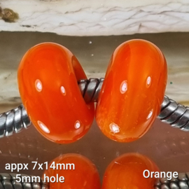 IKOR014: Set van 2x GrootGatKraal Oranje, ca 7x14mm (5mm gat)