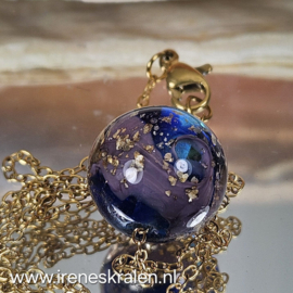 TU0006: Goudkleurige ketting met homemade glaskraal, lampwork