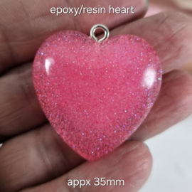 BDR 0017: Groot Hart Pink epoxy/resin, ca 35mm