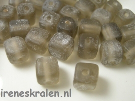 Gzwt 986 Blokje frost grijs, 8mm #India Lampwork#