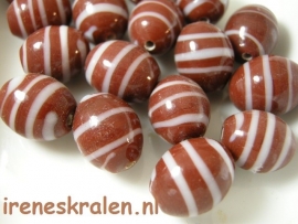 GB 119 Ovaal chocoladebruin met witte swirl, 15mm #India Lampwork#