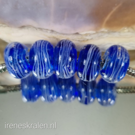 GBL 014: GrootGatKraal Blauw Swirl, ca 8x14mm (6mm gat) #India Lampwork#