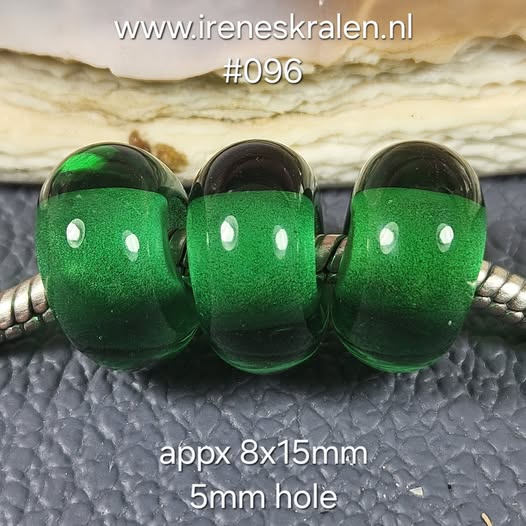 IKGR8021: Set van 3x GrootGatKraal Emerald, ca 8x15mm (5mm gat)