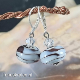 BR0061: Lampwork Oorbellen Donkerbruin & Ivoor