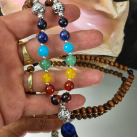 MU008: Lange Ketting Chakra Bruin Hout + natuursteen