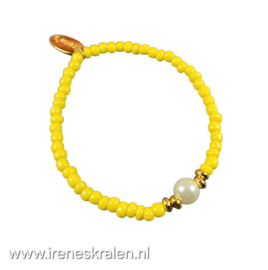 OR 0004: Armbandje met glaspareltje, ca 19cm