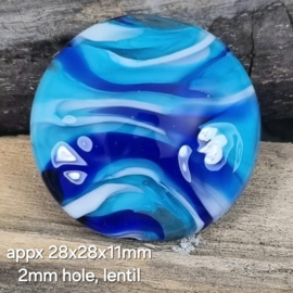 IKOC0011: Grote Focal Lentil Blauw & Turquoise, ca 28mm