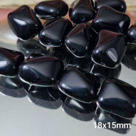 Gzwt 047: Dikke Gedraaide RechtHoek, ca 18x15mm