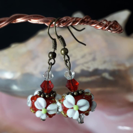 RD 0009: Lampwork Oorbellen Bloemen Rood & Wit