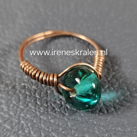TU0064: Ring Koperwire met homemade glaskraal Teal, 18mm / size 8