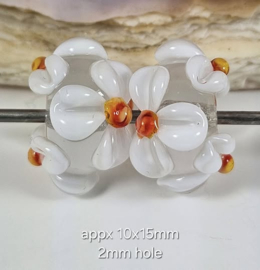 IKZW0002: DuoSet Bloemen Wit & Geel/Rood, ca 10x15mm