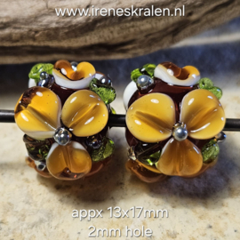 IKBR0041: Grotere BloemKraal Topaz, ca 13x17mm (per stuk)