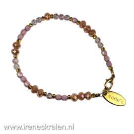 RZ 0003: Armband lichtroze/zalm/goudkleur, ca 19cm