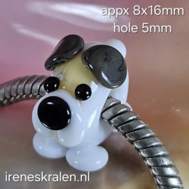 IKZW0024: GrootGatKraal Hond, ca 8x16mm