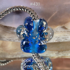IKOC0064: HondenPoot Azure met GoudVlokken, ca 20mm (5mm gat)