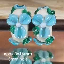 IKOC0013: Set van 2x GrootGatKraal met Bloemen, ca 8x16mm