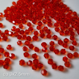 Grd 022: FacetKraal Toupille Rood Transparant, ca 2,5mm *
