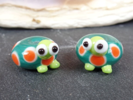 IKGR0008: Set of 2 Turtles, basebead appx 8x14mm