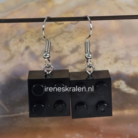 ZW0012: Oorbellen met Lego-blokjes Zwart