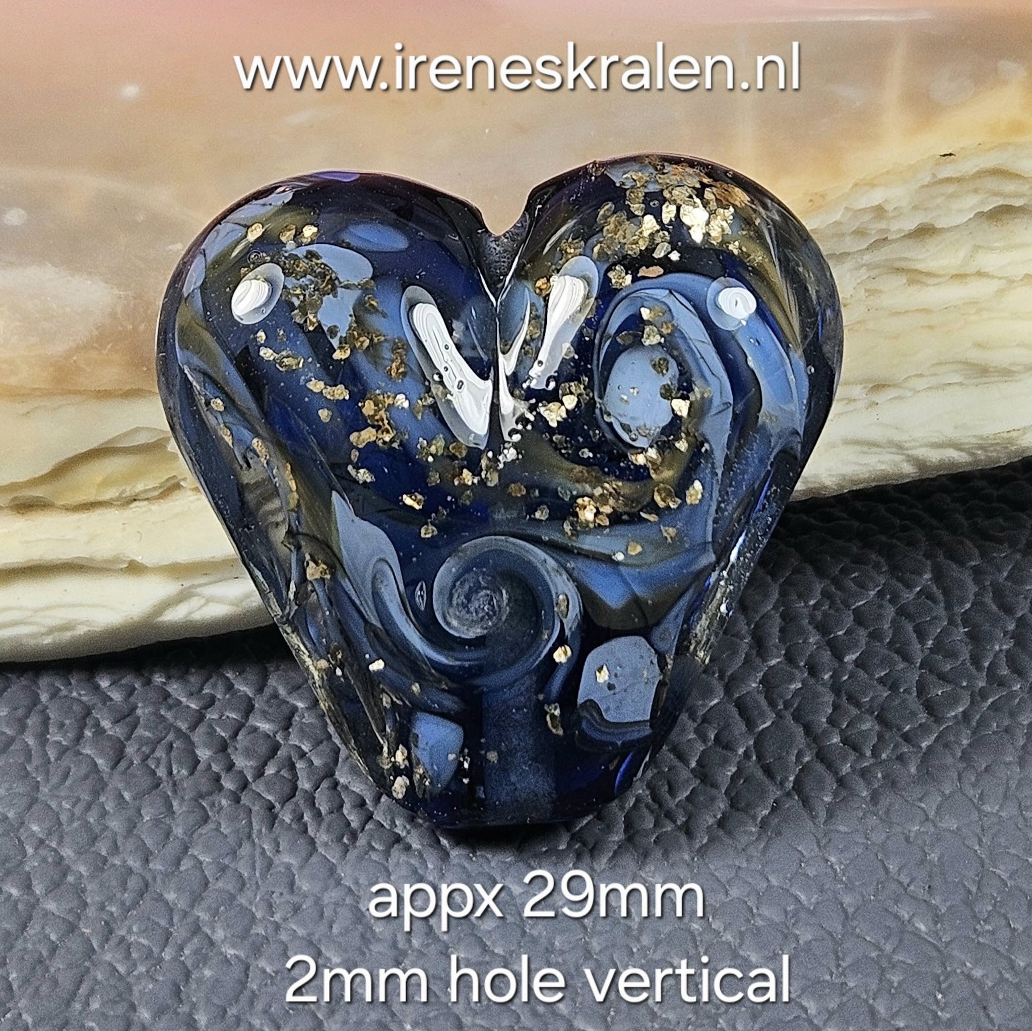 IKBL0016: Groot Hart Gemengd Blauw & GoudVlokken erin, ca 29mm