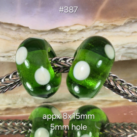 IKGR0014: Set GrootGatKralen Groen/Ivoor, ca 8x15mm (5mm gat)