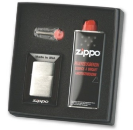 Geschenkset incl Zippo chrom br. benzine + vuursteen