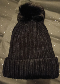 Muts Furry Pompon Zwart