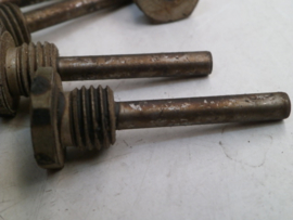 Gearbox Oil Drain & Level Plug