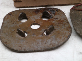 Sprung Hub Spring plate locator