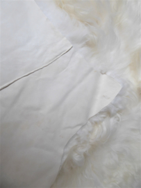 White Icelandic Sheepskin Rug, +/- 145 x 210 cm (75)