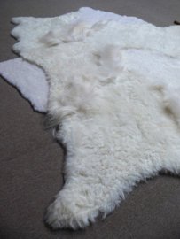 White Blizzard Sheepskin Rug, +/- 140 x 195 cm (35)