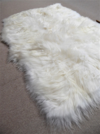 White Icelandic Sheepskin Rug, +/- 145 x 210 cm (75)