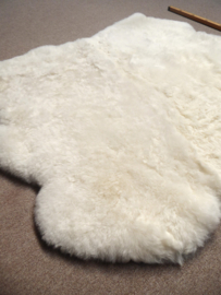 White Shorn Sheepskin Rug, Double, +/- 105 x 110 cm (10)