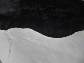 Black Icelandic Sheepskin Rug, +/- 120 x 170 cm (4)