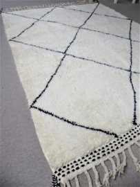 Beni Ouarain Rug, 220 x 300 cm