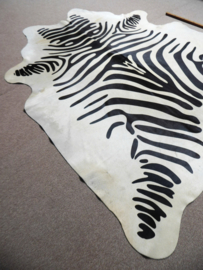 Zebra Printed Cowhide M/L (305)