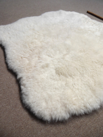 White Shorn Sheepskin Rug, Double, +/- 115 x 120 cm (22)