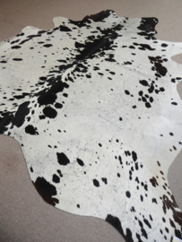 Black-White Cowhide L (226)