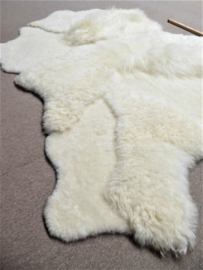 White Blizzard Sheepskin Rug, +/- 140 x 190 cm (9)