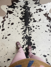 Black-White Cowhide L (226)