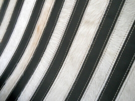 Otavalo Linear - Black & Silver Black border