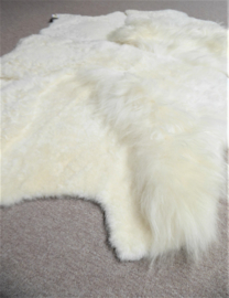 White Blizzard Sheepskin Rug, +/- 140 x 190 cm (9)